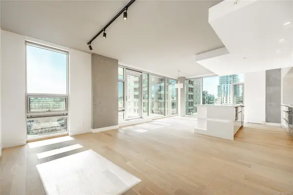 989 Johnson St # 302, Victoria BC V8V 0E3 — Sold in Victoria