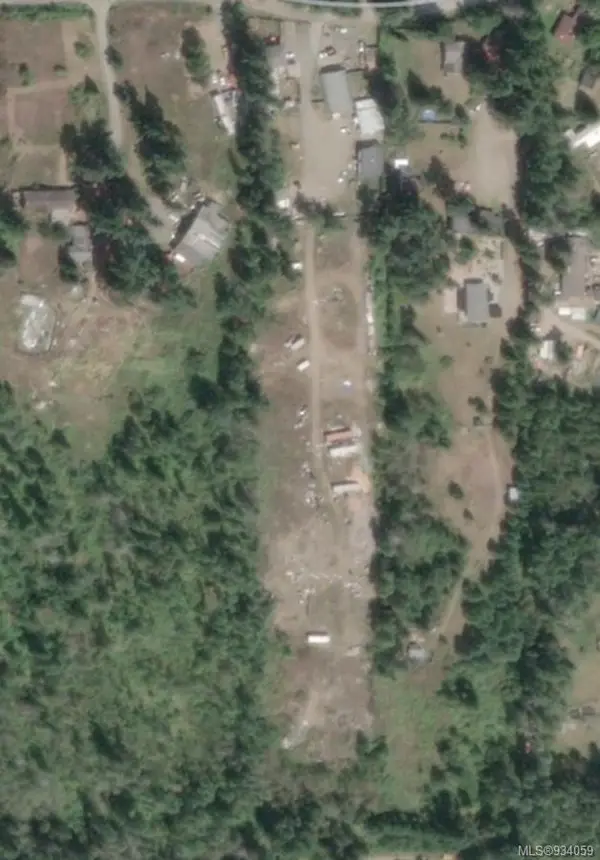 1586 McKibbon Rd N, Errington BC V0R 1V0 - 4 bed, 3 bath in Errington