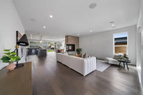 1221 Viewtop Rd, Duncan BC V9L 0H7 - 5 bed, 5 bath in Duncan