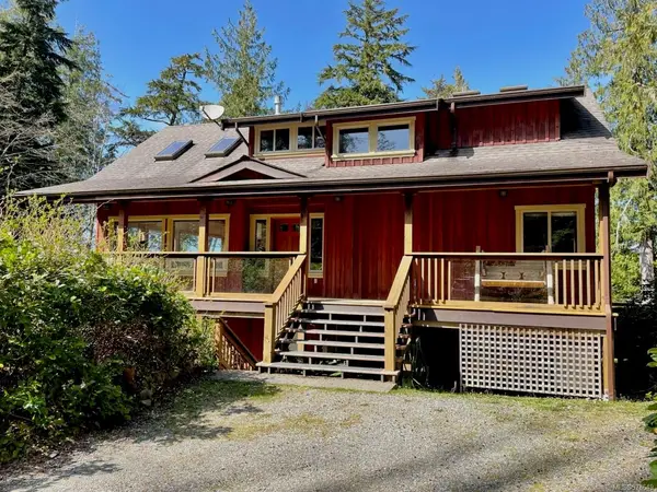 1027 Jensens Bay Rd, Tofino BC V0R 2Z0 - 4 bed, 3 bath in Tofino
