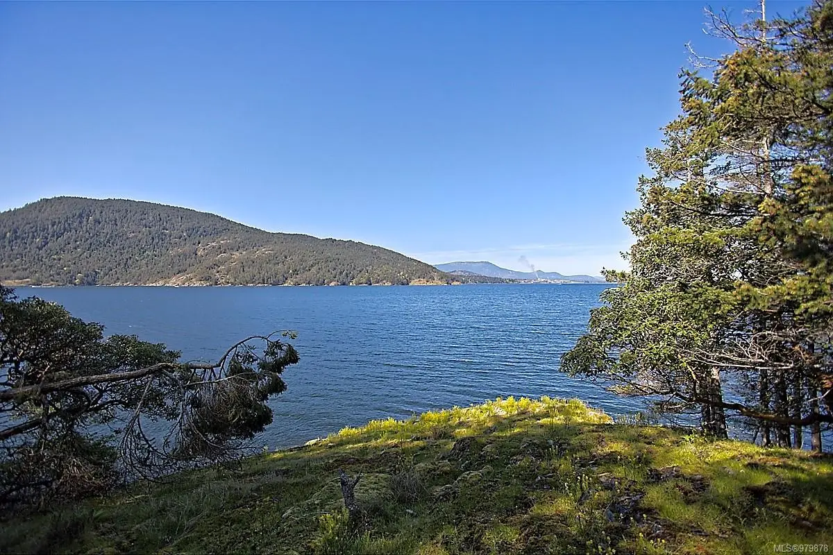 206 Narrows West Rd, Salt Spring BC V8K 0A3