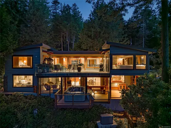 7909 Bedwell Dr, Pender Island BC V0N 2M2 - 3 bed, 3.0 bath in Pender Island