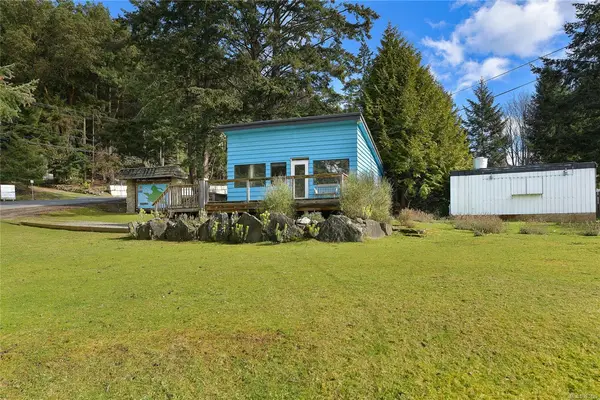 492 Dalton Dr, Mayne Island BC V0N 2J2