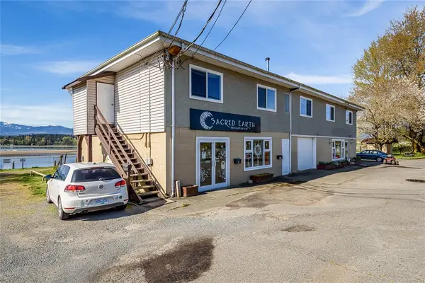 3025 Comox Rd, Courtenay BC V9N 2J3
