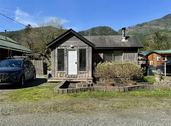 123 Maquinna Ave, Zeballos BC V0P 2A0 - 2 bed, 1.0 bath in Zeballos