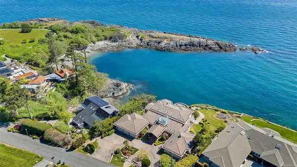 4461 Shore Way, Saanich BC V8N 3V1 - 4 bed, 6 bath in Saanich