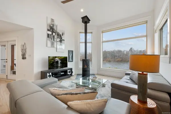 1940 19th Ave, Campbell River BC V9W 4M7 - 3 bed, 4 bath in Campbell River