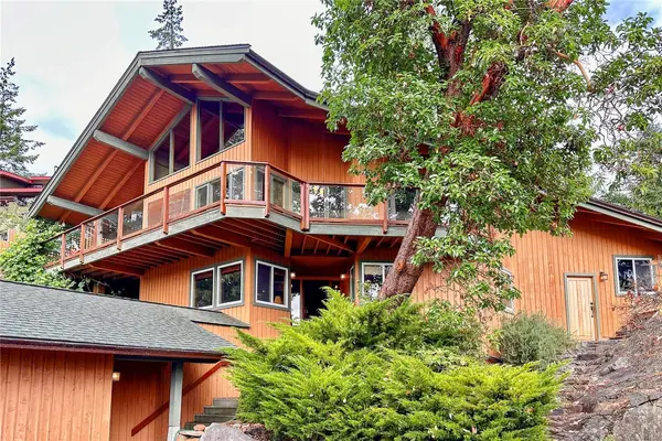 784 Cliffe Rd, Quadra Island BC V0P 1H0 - 4 bed, 2.0 bath in Quadra Island