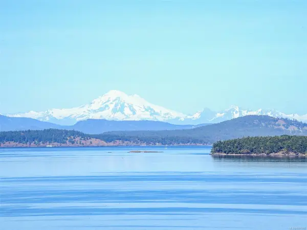 3191 Martindale Rd, Central Saanich BC V8L 1V2