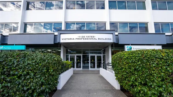 1120 Yates St # 17B, Victoria BC V8V 3M9