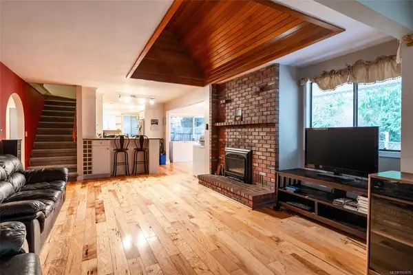 3074 Sooke Rd, Langford BC V9B 5Y9 - 5 bed, 4 bath in Langford