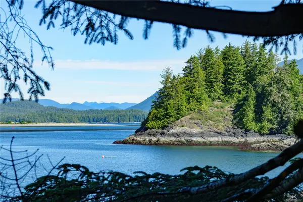 261 Cedar St, Tofino BC V0R 2Z0