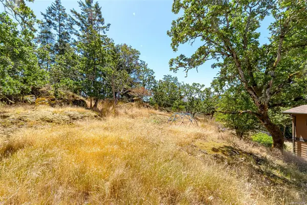 2673 Florence Lake Rd, Langford BC V9B 4H5 - 2 bed, 2 bath in Langford