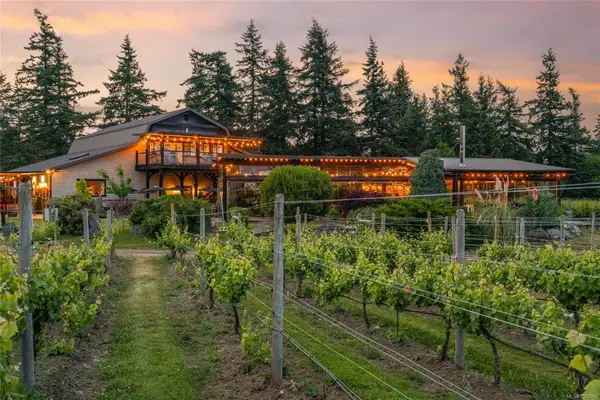 2400 Anderton Rd, Comox BC V9M 8E5