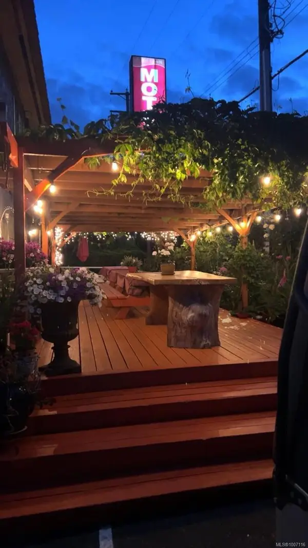 1568 Chaplin St, Crofton BC V0R 1R0