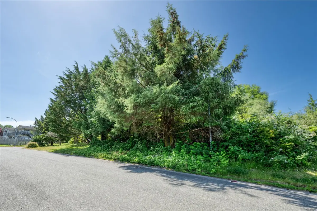 5275 Fanshawe St, Port Hardy BC V0N 2P0