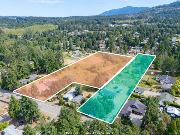 7405/7425 Lantzville Rd, Lantzville BC V0R 2H0 - 6 bed, 3.0 bath in Lantzville