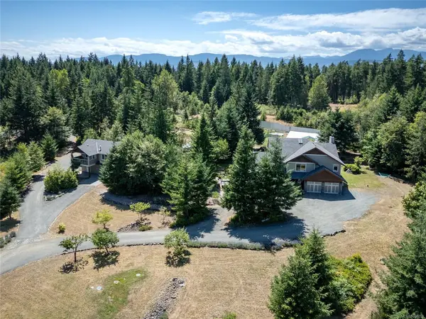 7455 Rodger Rd, Merville BC V0R 2M0 - 6 bed, 5.0 bath in Merville