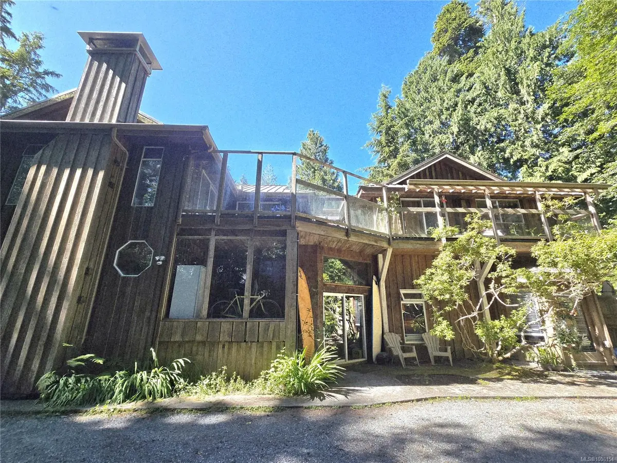 1294 Lynn Rd, Tofino BC V0R 2Z0