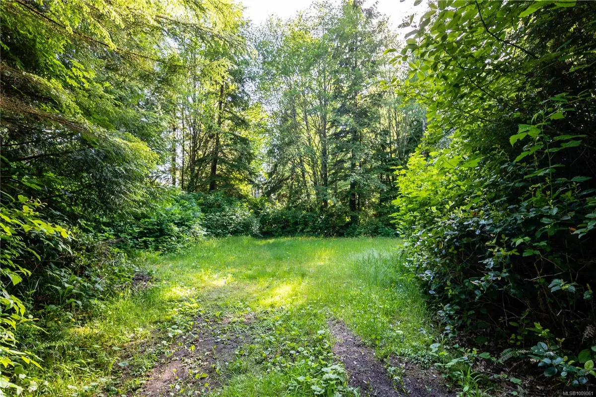 1208 Lynn Rd, Tofino BC V0R 2Z0