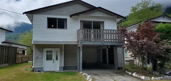 564 Alpine view Rd, Tahsis BC V0P 1X0 - 6 bed, 2 bath in Tahsis