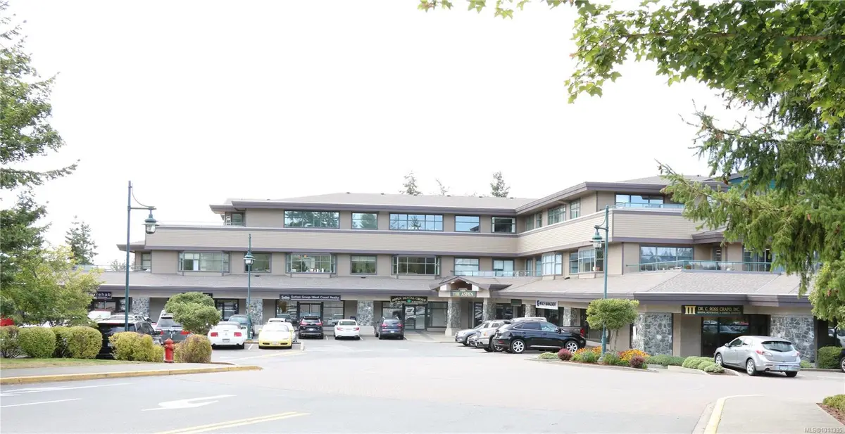 4400 Chatterton Way # 101, Saanich BC V8X 5J2