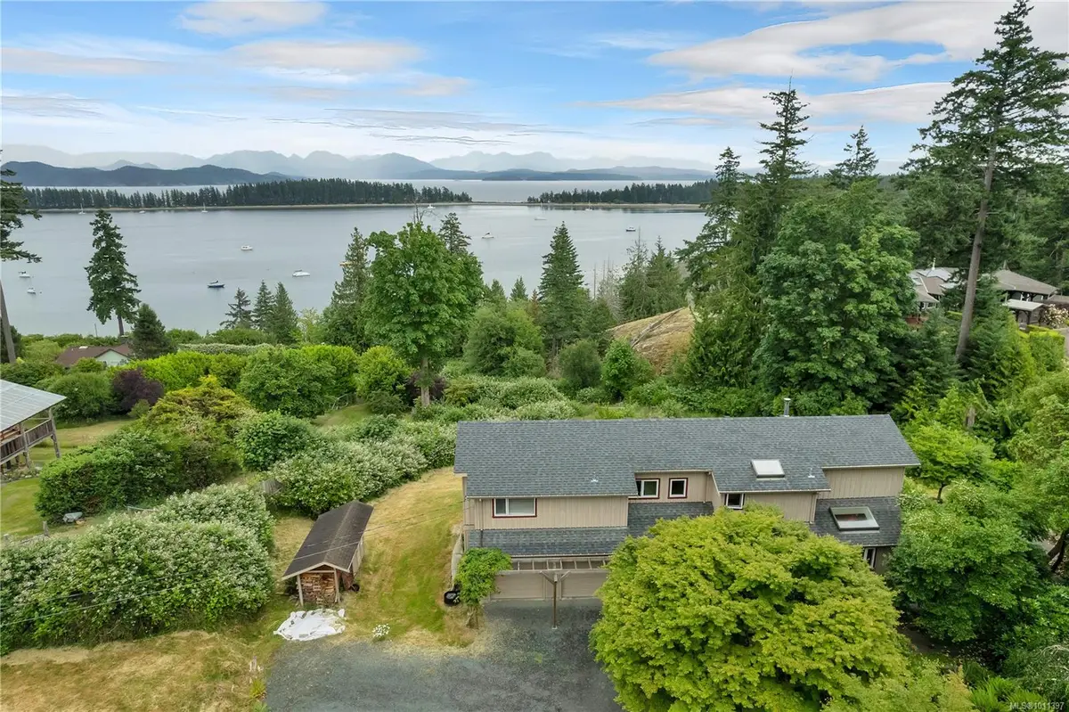 1418 Schooner Rd, Quadra Island BC V0P 1H0