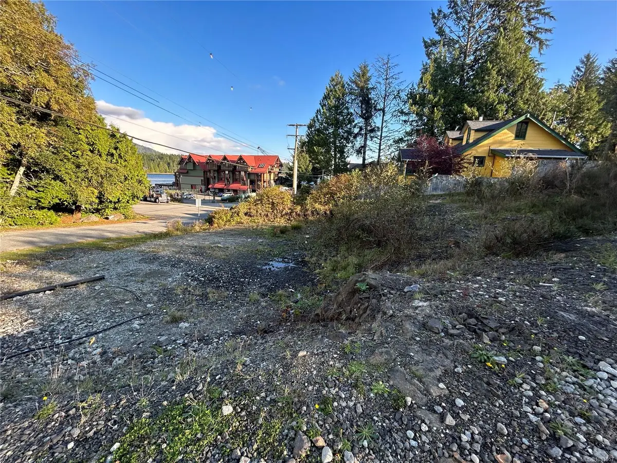 1672 Cedar Rd, Ucluelet BC V0R 3A0