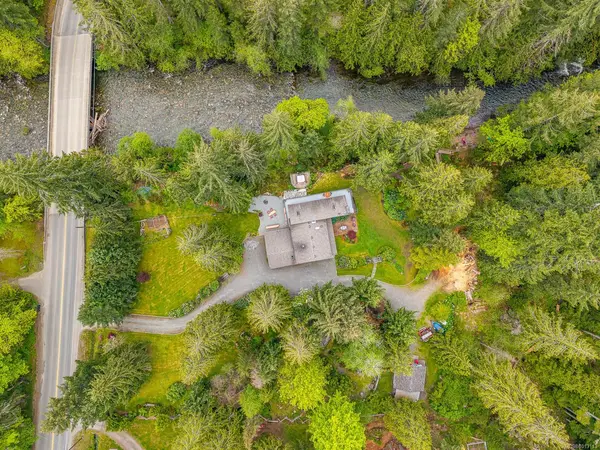 4010 FORBIDDEN PLATEAU Rd, Courtenay BC V9J 1P9 - 6 bed, 5 bath in Courtenay