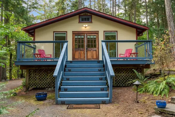 99 Captain Morgans Blvd, Protection Island BC V9R 6R1