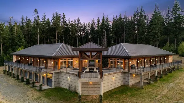 7939 Lenwood Rd, Merville BC V0R 2M0 - 5 bed, 7 bath in Merville