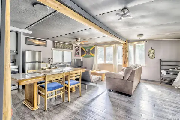 380 Martindale Rd # 204, Parksville BC V9P 1R7 - 3 bed, 2 bath in Parksville