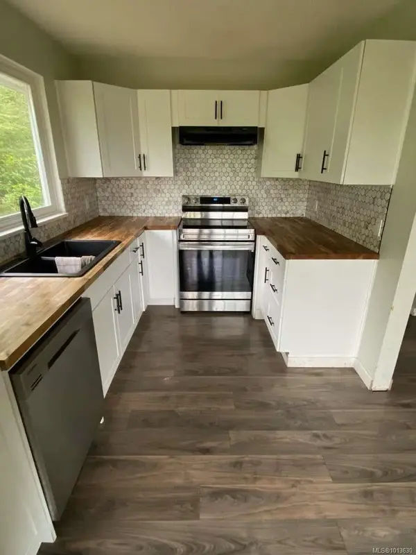 551 MacMillan Dr, Sayward BC V0P 1R0 - 5 bed, 3 bath in Sayward