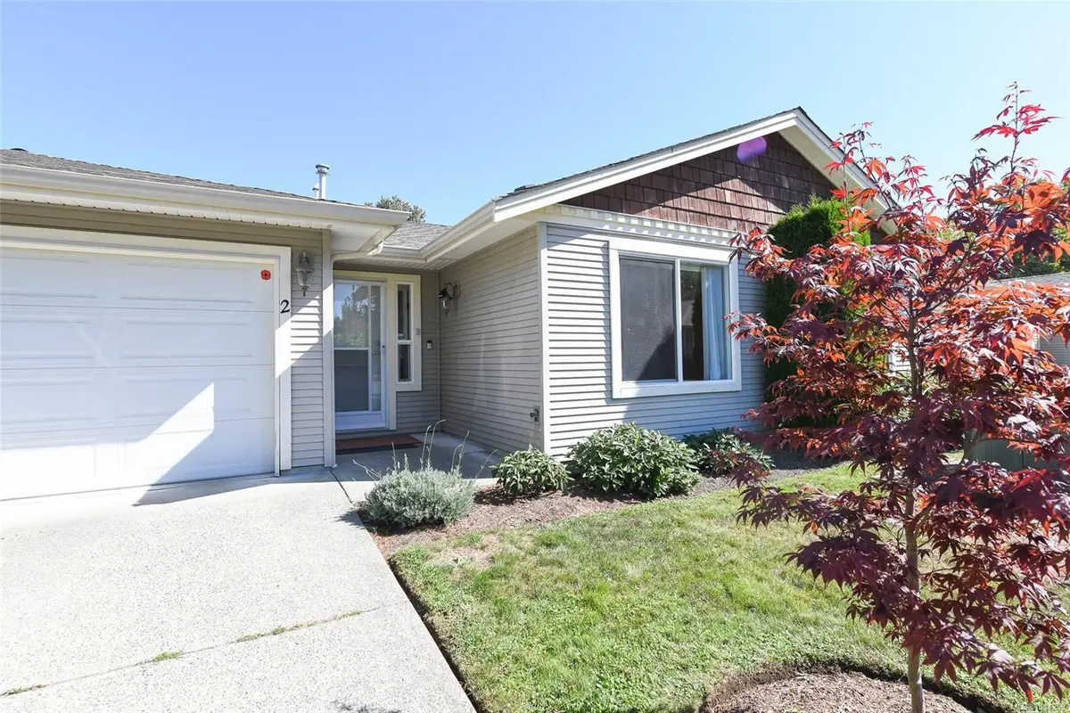 1050 8th St #2, Courtenay BC V9N 4A5