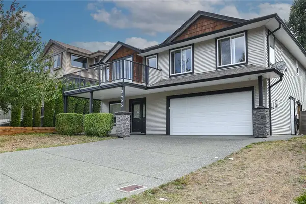 2455 Avro Arrow Dr, Comox BC V9M 0A6 - 5 bed, 3.0 bath in Comox