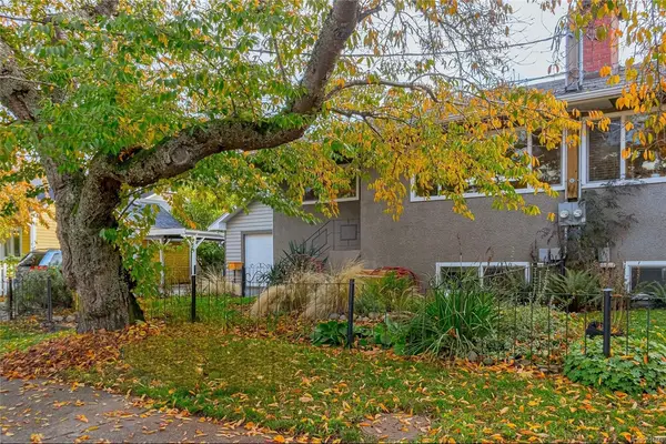 1207 Walnut St, Victoria BC V8T 1N3 - 3 bed, 2 bath in Victoria