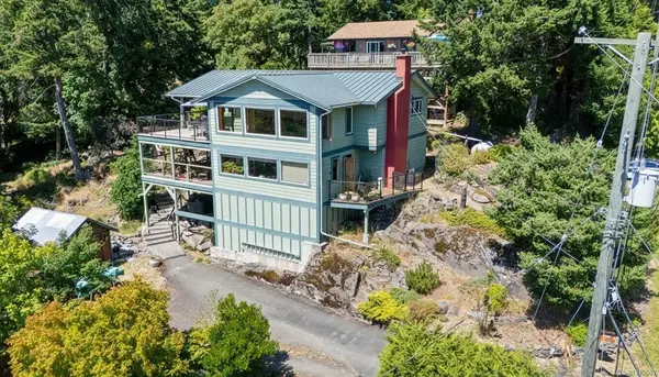 3705 Signal Hill Rd, Pender Island BC V0N 2M0 - 3 bed, 3.0 bath in Pender Island