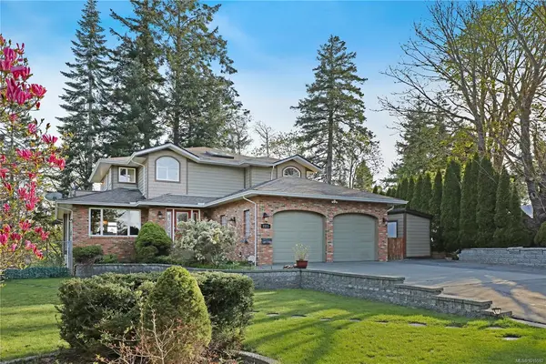 2371 Steelhead Rd, Campbell River BC V9W 4P4 - 4 bed, 4 bath in Campbell River
