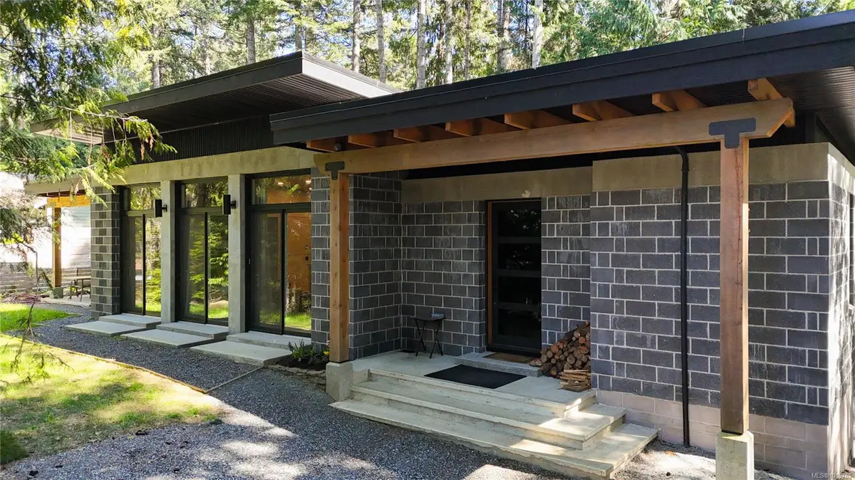 362 Spruce Ave, Gabriola Island BC V0R 1X1