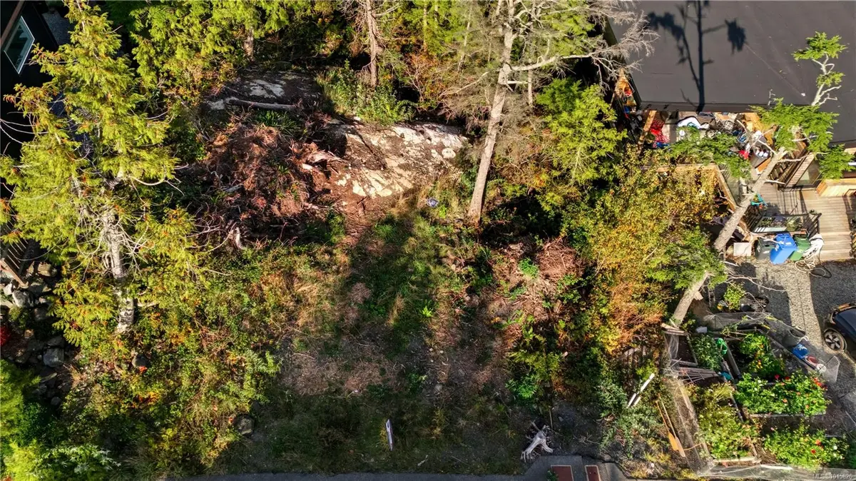 851 Lorne White Pl, Ucluelet BC V0R 3A0