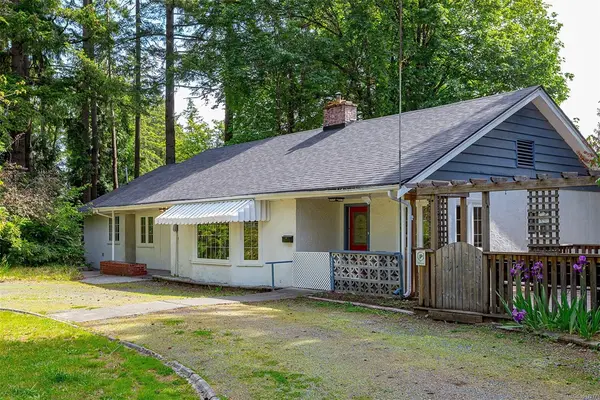 3056 Gibbins Rd, Duncan BC V9L 1E4 - 4 bed, 5 bath in Duncan