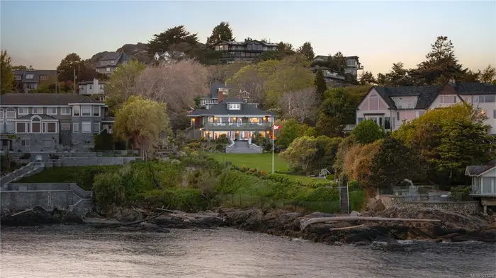 261 King George Terr, Oak Bay BC V8S 2J8 - 5 bed, 5.0 bath in Oak Bay