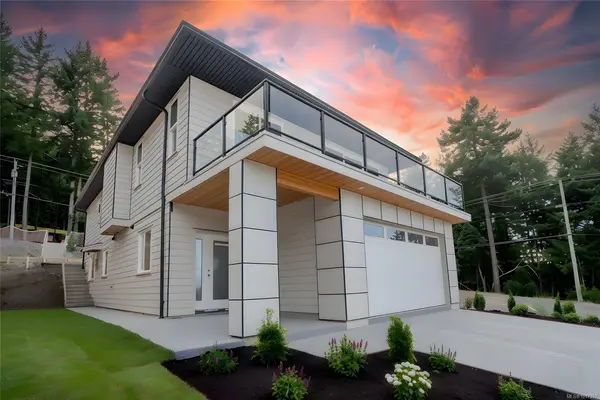 5560 Rutherford Rd, Nanaimo BC V9T 5M8 - 6 bed, 4 bath in Nanaimo