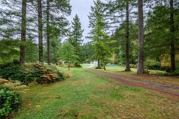 2826 Bruce Rd, Black Creek BC V9J 1B7 - 5 bed, 4.0 bath in Black Creek