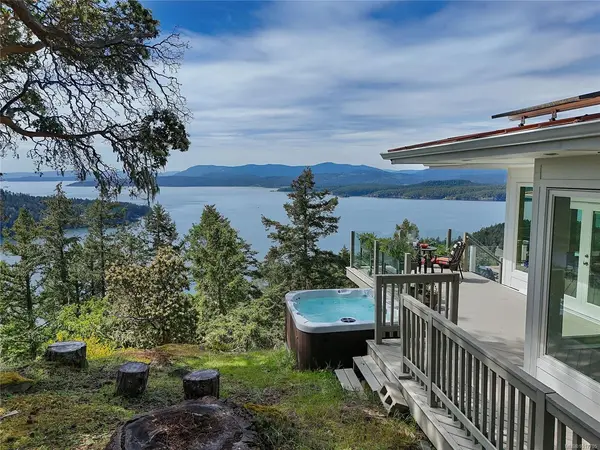 356 East West Rd, Mayne Island BC V0N 2J2 - 3 bed, 5.0 bath in Mayne Island