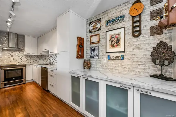 1000 Esquimalt Rd # 205, Esquimalt BC V9A 3N2 - 2 bed, 2.0 bath in Esquimalt