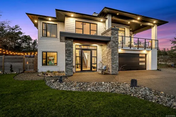 650 Lazo Rd, Comox BC V9M 3V4 - 3 bed, 4.0 bath in Comox