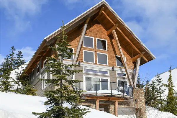 570 Arrowsmith Ridge, Courtenay BC V9J 1L0 - 6 bed, 6 bath in Courtenay