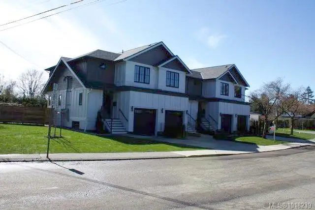 3513 Henderson Rd # 2, Oak Bay BC V8R 3K5 - 2 bed, 4.0 bath in Oak Bay