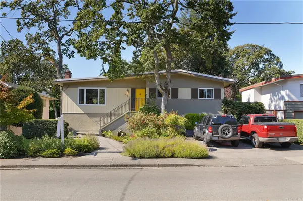 984 Brighton Cres, Victoria BC V8S 2G5 - 6 bed, 2 bath in Victoria